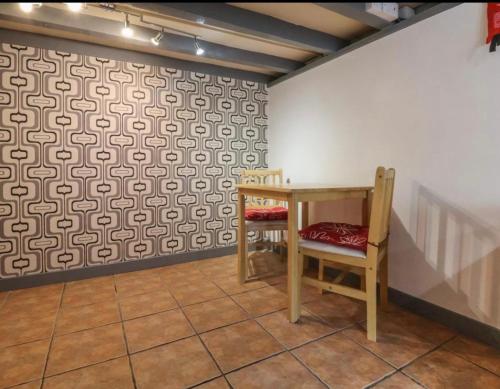 En eller flere senge i et værelse på Coastal Village Cottage