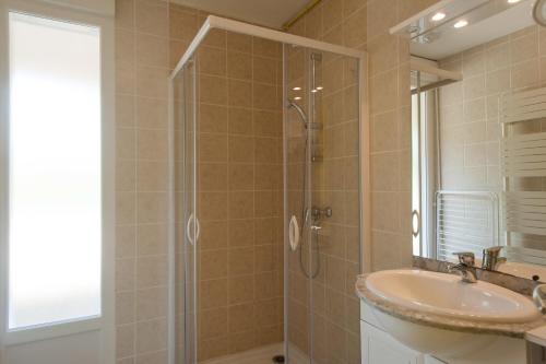 a bathroom with a sink and a shower at Gîtes de La Futaie in Sauzé-Vaussais