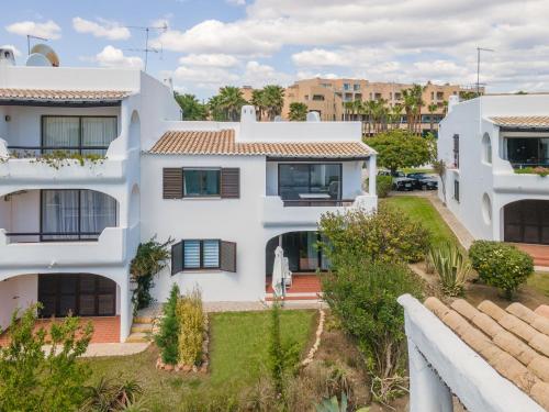 Modern Oasis 500m Beach with AC WiFi Pool