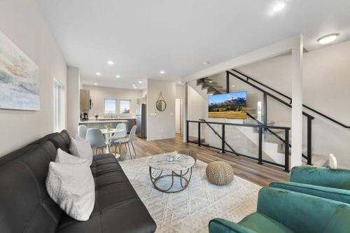 a living room with a couch and a table at *Brand New* Fully Updated Condo 910 in Anacortes in Anacortes
