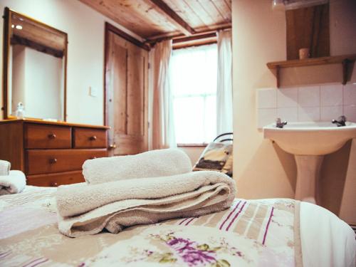 Katil atau katil-katil dalam bilik di The Cottage - Uk10514