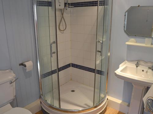 a shower in a bathroom with a toilet and a sink at Jicklings in Wells next the Sea