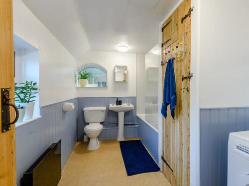 a bathroom with a toilet and a sink at Fair View in Donington on Bain