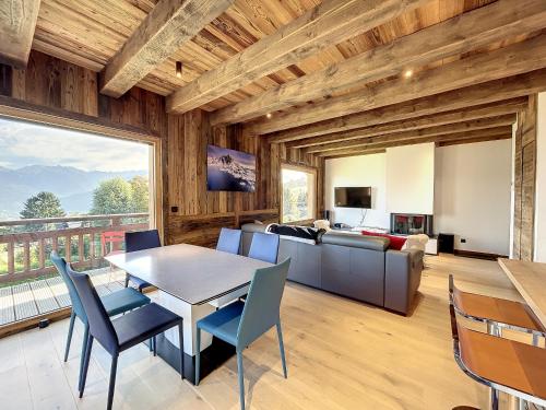 Appartement 4 Chambres avec Terrasse et Parking à Combloux - FR-1-560-66