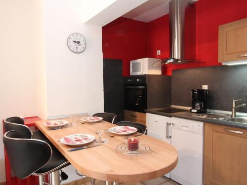 Photo de la galerie de l'établissement Studio confortable pour 4 pers avec Wi-Fi, proche pistes et centre Les Gets - FR-1-671-46, aux Gets