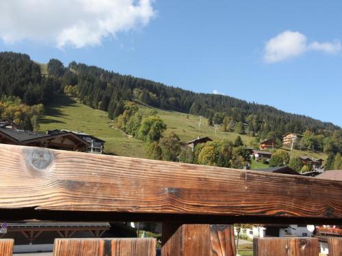 Photo de la galerie de l'établissement Studio confortable pour 4 pers avec Wi-Fi, proche pistes et centre Les Gets - FR-1-671-46, aux Gets