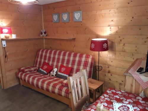 Photo de la galerie de l'établissement Studio cosy, proche centre, 3 étoiles, Wi-Fi, parking privé, accès skis et VTT, à 350m des télécabines - FR-1-671-113, aux Gets