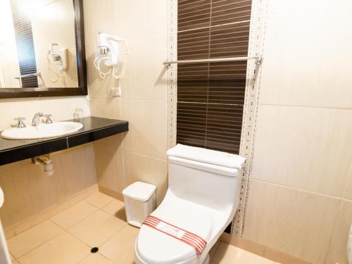 a bathroom with a toilet and a sink and a mirror at Santuario Machupicchu in Machu Picchu
