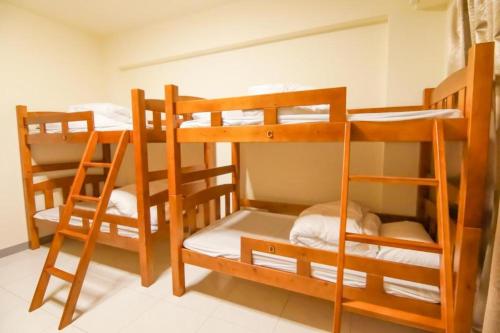 Litera o literas de una habitación en 綠竹弄親子民宿附設背包客房