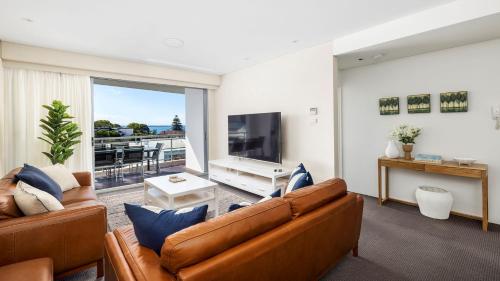 Una televisión o centro de entretenimiento en Cote D'Azur Resort