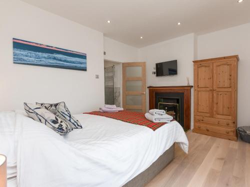 a bedroom with a large bed and a fireplace at Inverspey in Kingston