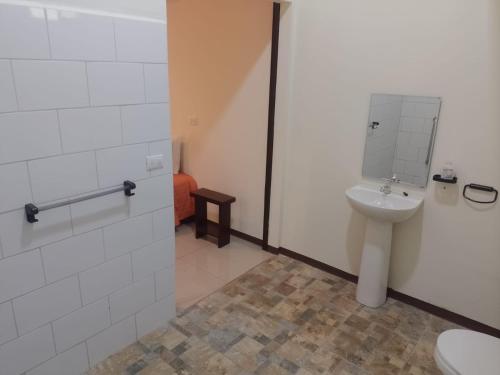 a bathroom with a sink and a mirror at Hotel San Rafael Ecolodge in San Gerardo