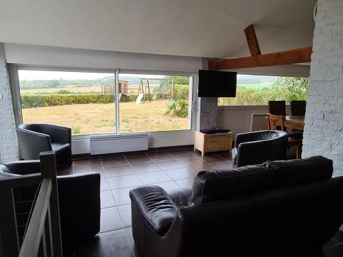Gallery image of Maison de Charme à Samer, 7 pers, Grand Jardin, Poêle à Bois, WIFI, Proche Boulogne sur Mer - FR-1-376-115 in Samer