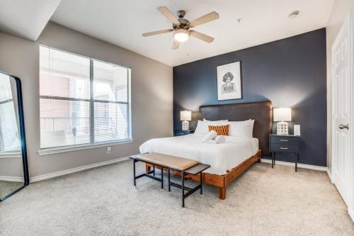 a bedroom with a large bed and a ceiling fan at Cozysuites Lovely 1BR Prairie Crossing Apartment 2 in Farmers Branch