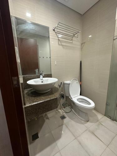 Ένα μπάνιο στο EJ's Staycation 4th F with 200mbps Wi-Fi and NETFLIX