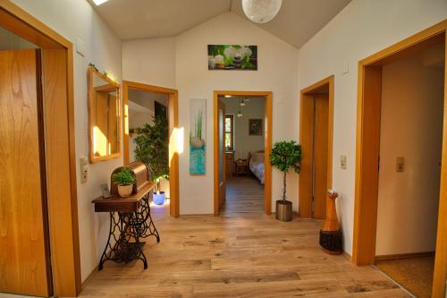 a hallway with wooden floors and a hallway with doors at Ferienwohnung-auf-dem-Bauernhof-fuer-4-oder-5-Personen-im-Herzen-Niederbayerns in Mamming