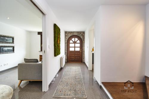 TV o dispositivi per l'intrattenimento presso Chalet el Salze lujo con jardin y vistas en la Massana