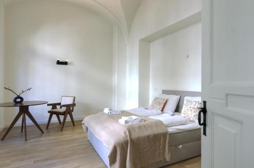 a living room with a bed and a table at vonBehling Boutique Apt. - Historisch und modern in Wiesbaden