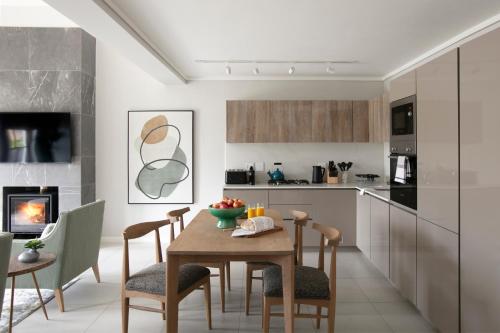 a kitchen and dining room with a table and chairs at De Zalze Lodge in Stellenbosch