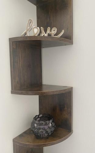 a wooden shelf with a bowl on a wall at Le P'tit Rupt Refuge cocooning in Rupt-sur-Moselle