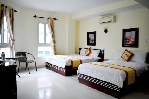 Giường trong phòng chung tại Thanh An Hotel