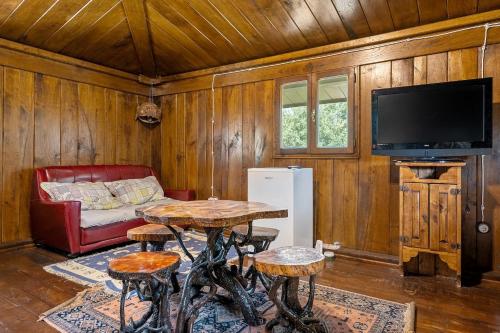 a living room with a couch and a table and a tv at Horrio in Querol