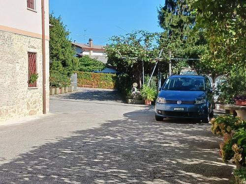 a blue van parked in the driveway of a house at La Torretta - incantevole appartamento nei colli Berici in Nanto