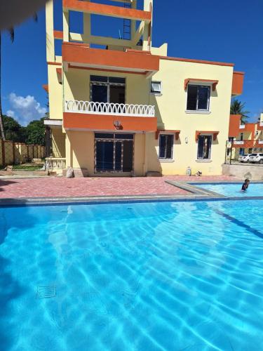 Πισίνα στο ή κοντά στο Greenwood Garden 3bedroom Mtwapa