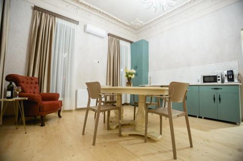 Η κουζίνα ή μικρή κουζίνα στο Moedani-Very Center Apartments in Kutaisi