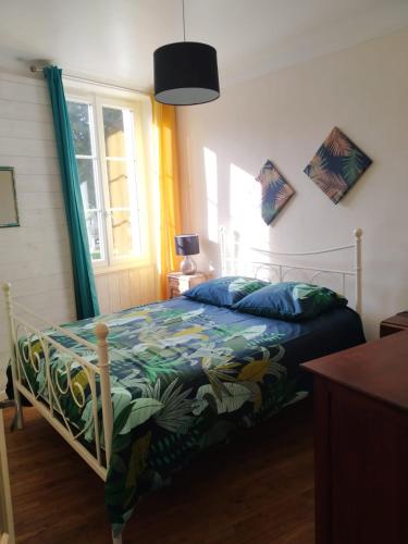 a bedroom with a bed with a colorful bedspread at gîte St Pierre in Melle
