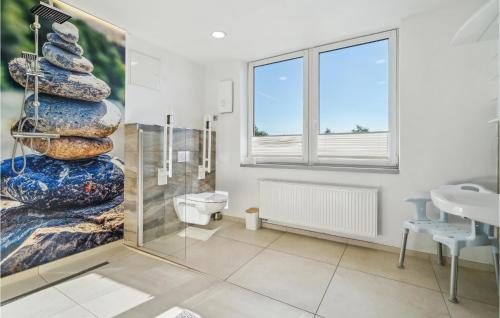 a bathroom with a stack of rocks on the wall at Amazing Apartment In Zeulenroda-triebes With Wifi in Zadelsdorf