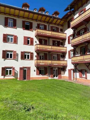Gallery image of Appartamento Dolomiti 2135 Villaggio Turistico in Dobbiaco