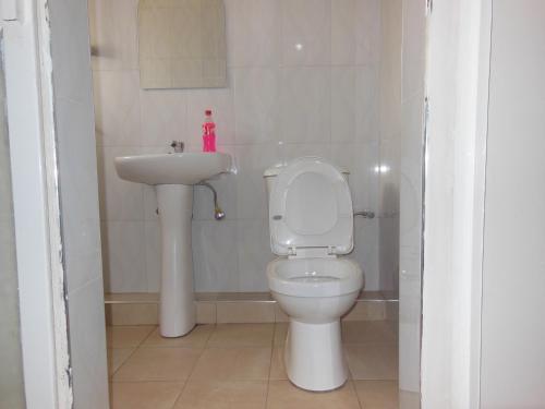 Uma casa de banho em Psalms Motel