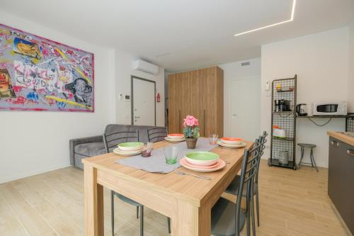 a dining room and kitchen with a wooden table at BergamoCityCenter 01 in Bergamo