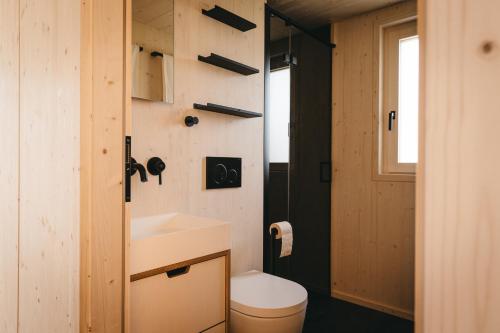 Koupelna v ubytování Lovt am See