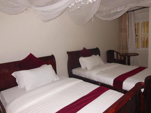 Uma cama ou camas num quarto em Psalms Motel