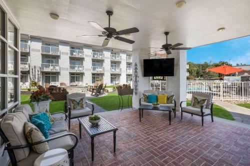 a patio with couches and a flat screen tv at The Inn at Apple Valley, Ascend Hotel Collection in Pigeon Forge