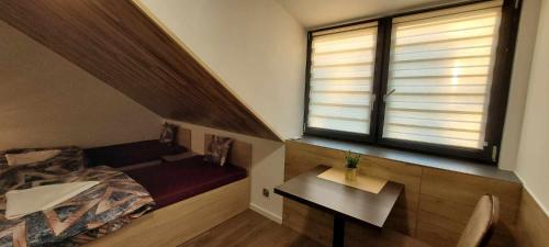 Una cama o camas en una habitación de Noclegi w Dawnej Łaźni