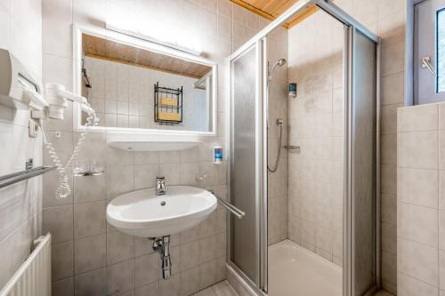a bathroom with a sink and a shower at Smarthotel Bergresidenz - Adults only in Obergurgl
