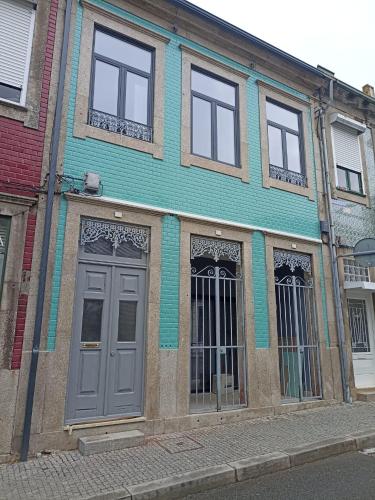 an old building with a blue door on a street at Gaia Loves You - Ponte D. Luis in Vila Nova de Gaia