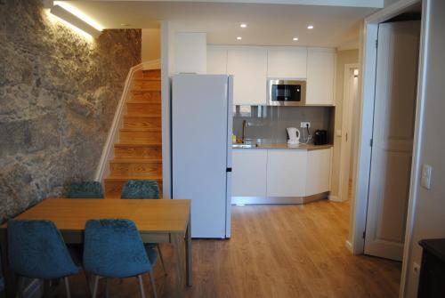a kitchen and dining room with a table and chairs at Gaia Loves You - Ponte D. Luis in Vila Nova de Gaia
