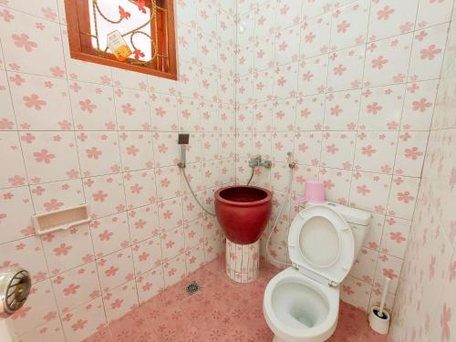 Ванна кімната в Villa Samsu by Puncak Holiday
