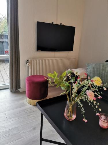 a living room with a vase of flowers on a table at Håstrups Natur Perle in Fåborg