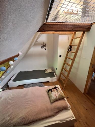 Postel nebo postele na pokoji v ubytování Chaloupka v srdci Křivoklátska