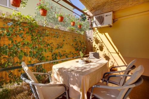 Apartments Oleander - Near Beach & Old Town with Parking