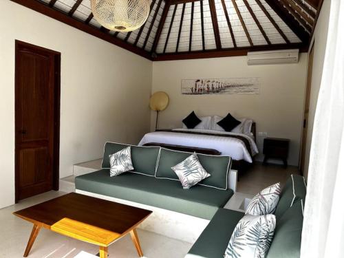 Ліжко або ліжка в номері Di Cappio Villa Uluwatu 4