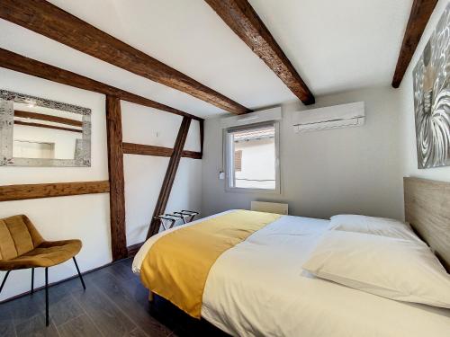 A bed or beds in a room at STAMMTISCH - Neuf - Calme