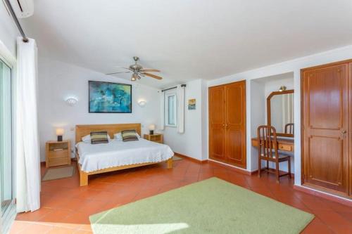 Ένα ή περισσότερα κρεβάτια σε δωμάτιο στο Villa Amore - Only a 5 minutes walk to the beach