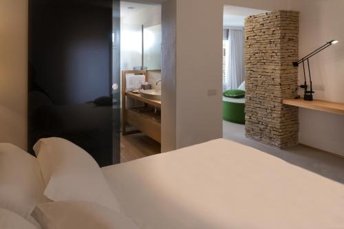 Postel nebo postele na pokoji v ubytování Praia Art Resort - Small Luxury Hotels of the world