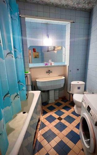 Ванна кімната в Cozy condo in old Tbilisi